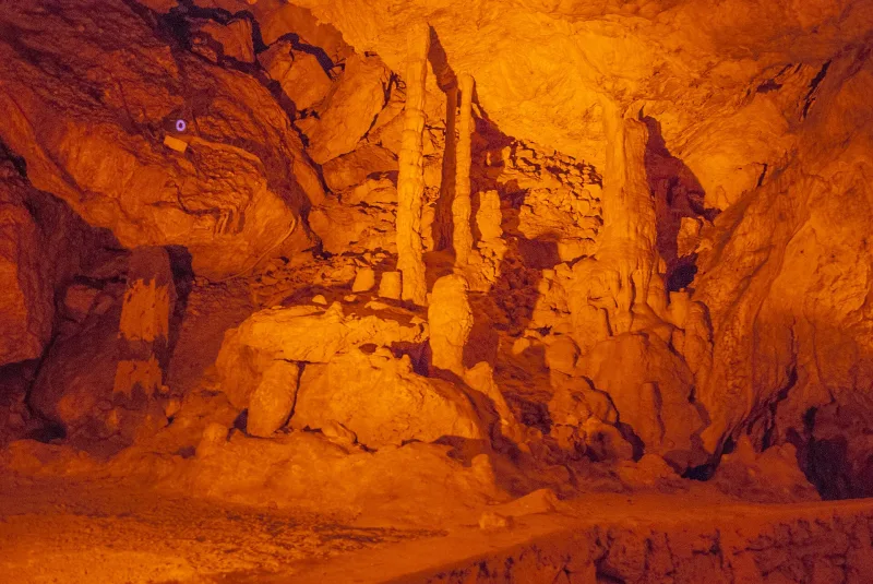 La grotte d'İnsuyu — des lacs souterrains près de Burdur